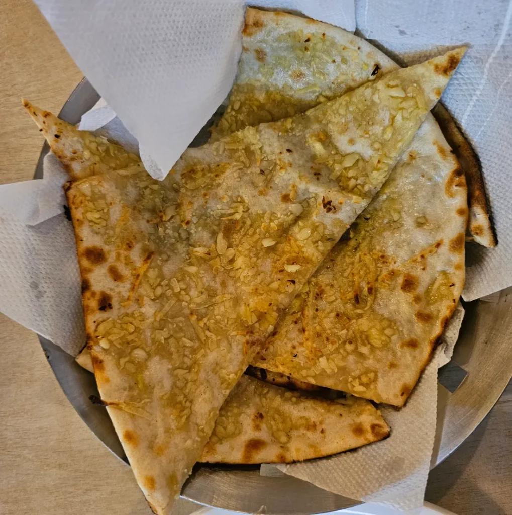 Casanova palolem Garlic cheese naan